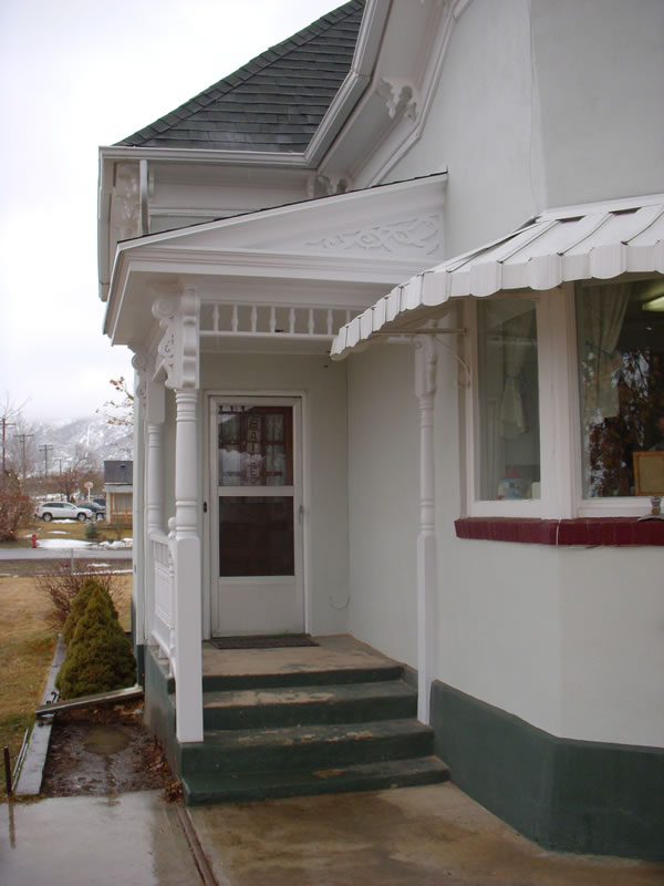 scrollwork porch