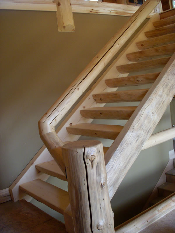 Mortise and tenon log staircase